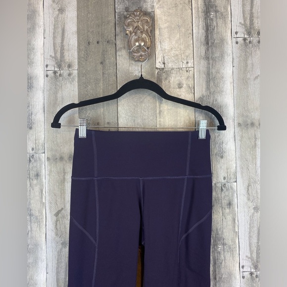 Lululemon Anew Crop (21") in Black Grape Size 6. - Picture 4 of 16